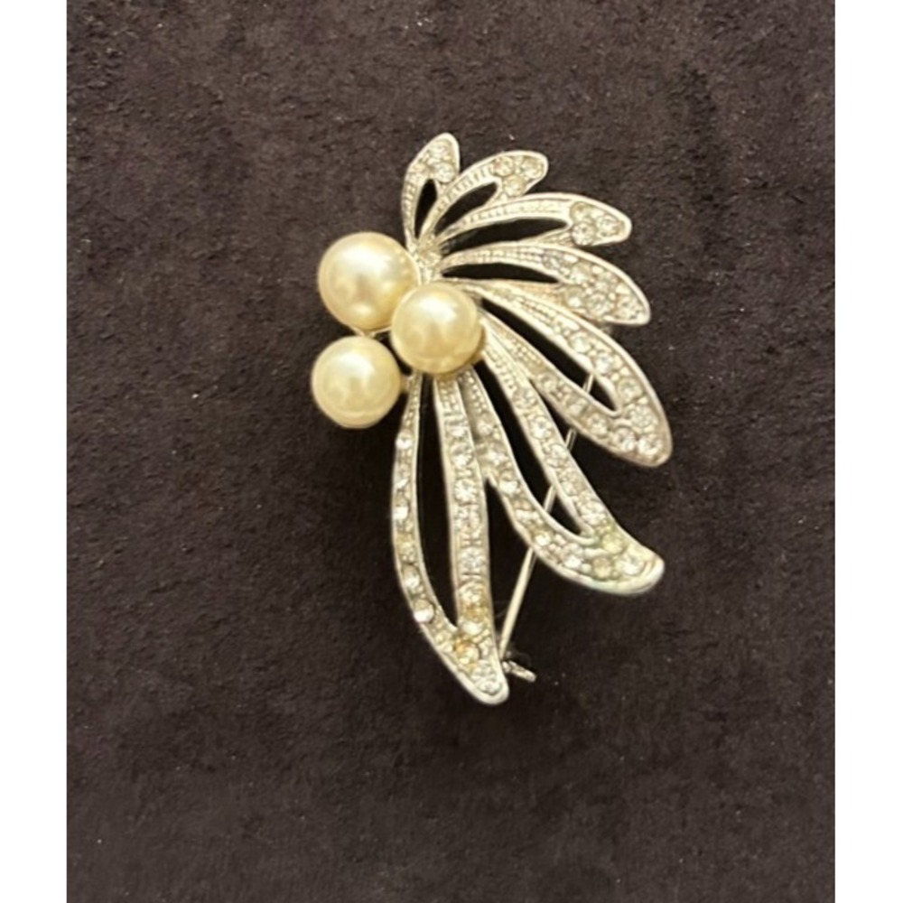 Vintage Silver Pearl Cluster Rhinestone Pave Ribbon Swirl Brooch Unbranded Pin